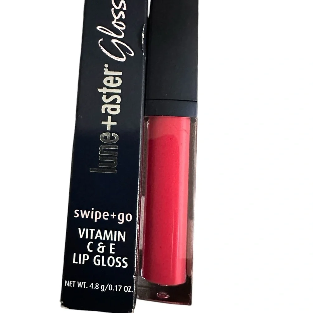 LUNE + ASTER Lip Gloss CEO Vitamin C & E Swipe + Go in Bestie New